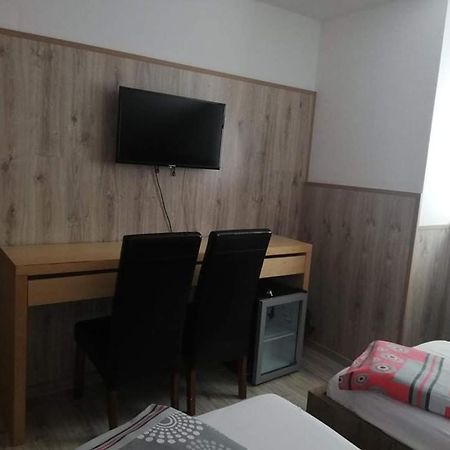 Twins Hotel Hurbanovo Ngoại thất bức ảnh