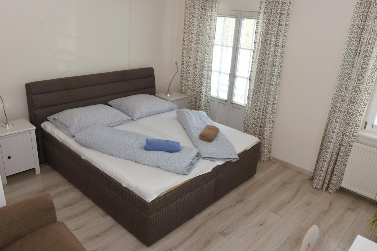 Twins Hotel Hurbanovo Ngoại thất bức ảnh