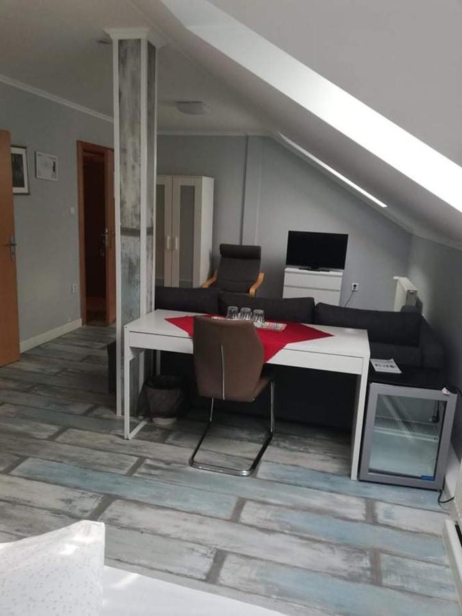Twins Hotel Hurbanovo Ngoại thất bức ảnh