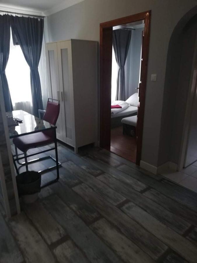 Twins Hotel Hurbanovo Ngoại thất bức ảnh